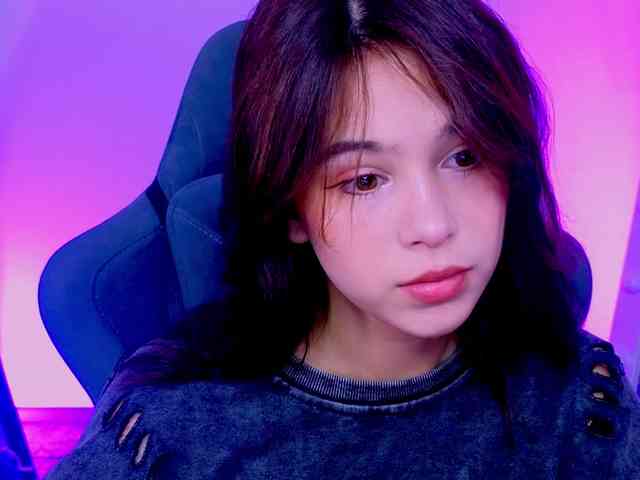CoralineJones webcam
