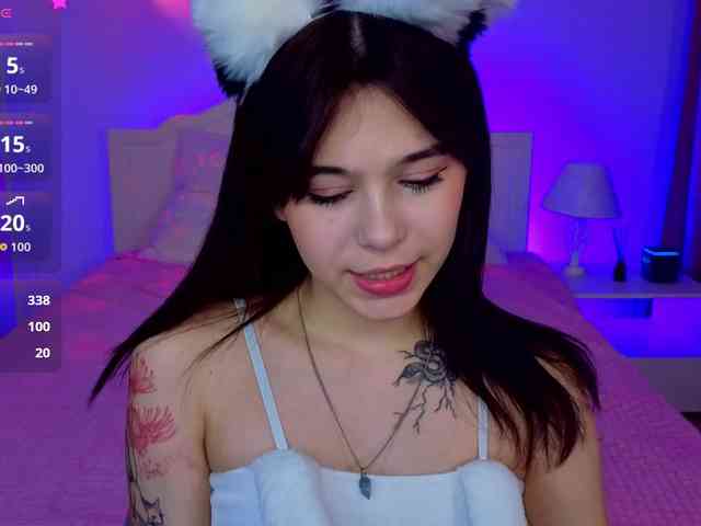 CoralineJones webcam