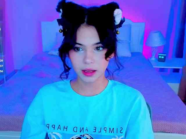 CoralineJones webcam