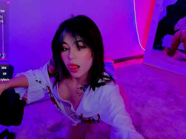 CoralineJones webcam