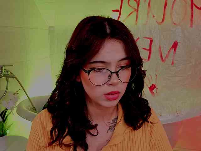 CoralineJones webcam