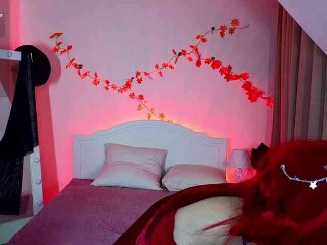 CoralineJones webcam