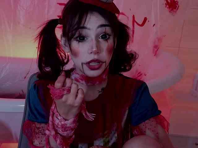 CoralineJones webcam