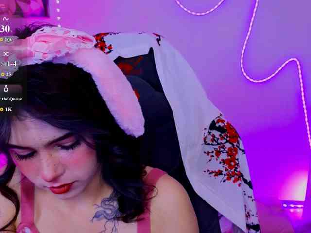 CoralineJones webcam