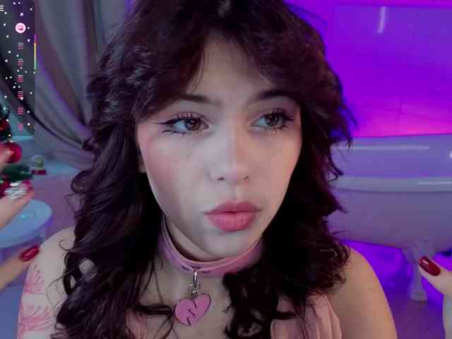 CoralineJones webcam