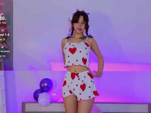 CoralineJones webcam