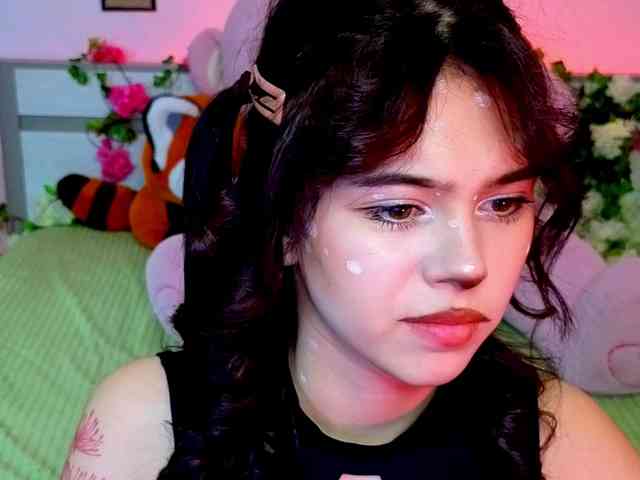 CoralineJones webcam