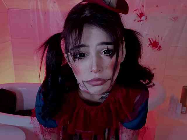 CoralineJones webcam