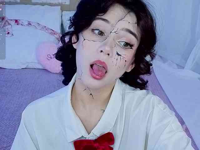 CoralineJones webcam