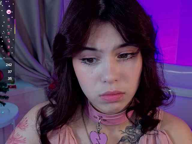 CoralineJones webcam