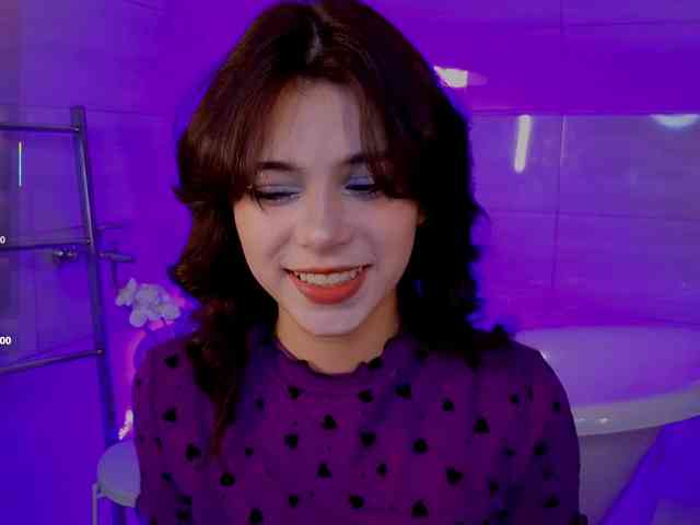 CoralineJones webcam