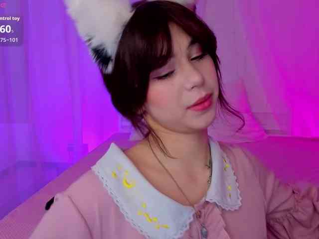 CoralineJones webcam