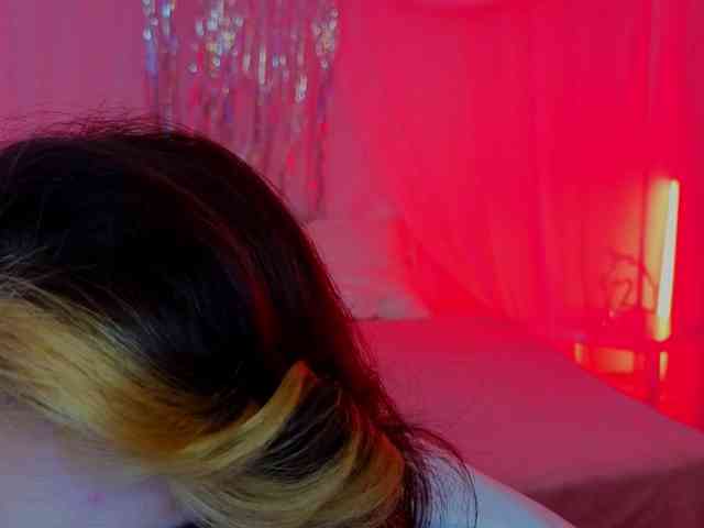 CoralineJones webcam