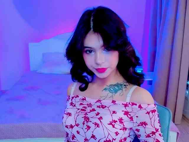 CoralineJones webcam