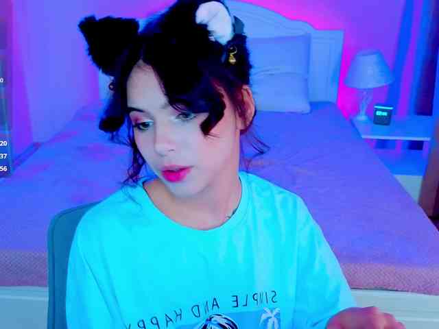 CoralineJones webcam