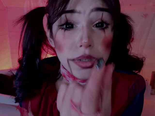 CoralineJones webcam