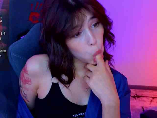 CoralineJones webcam