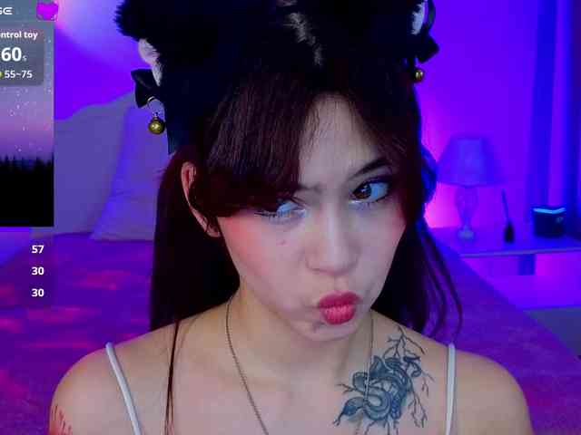 CoralineJones webcam