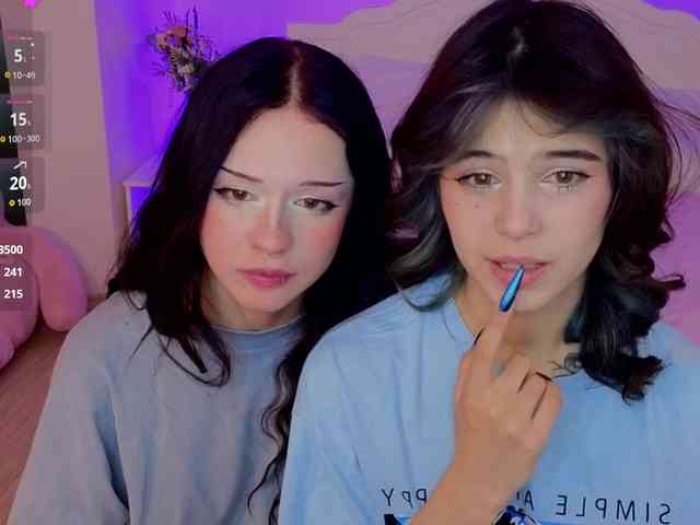 CoralineJones webcam