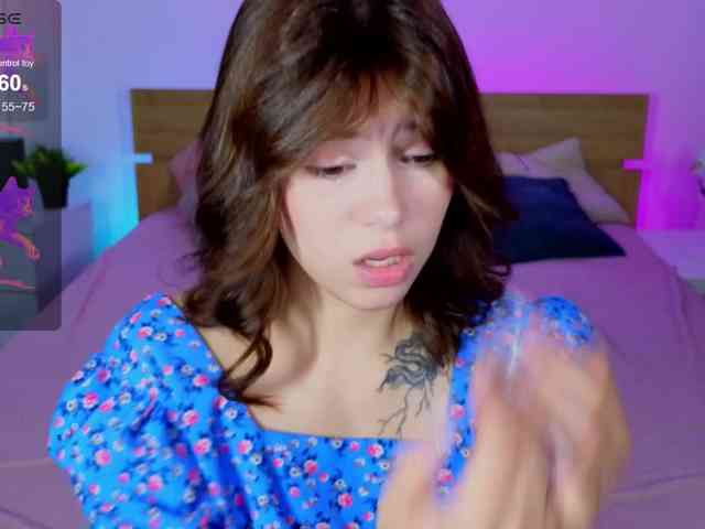 CoralineJones webcam