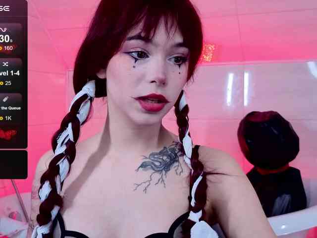 CoralineJones webcam
