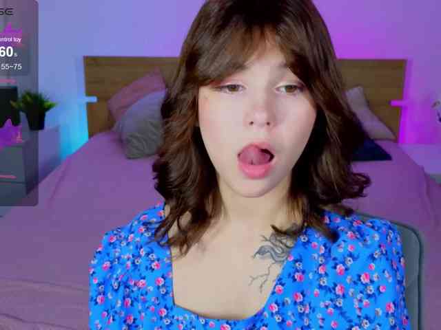 CoralineJones webcam