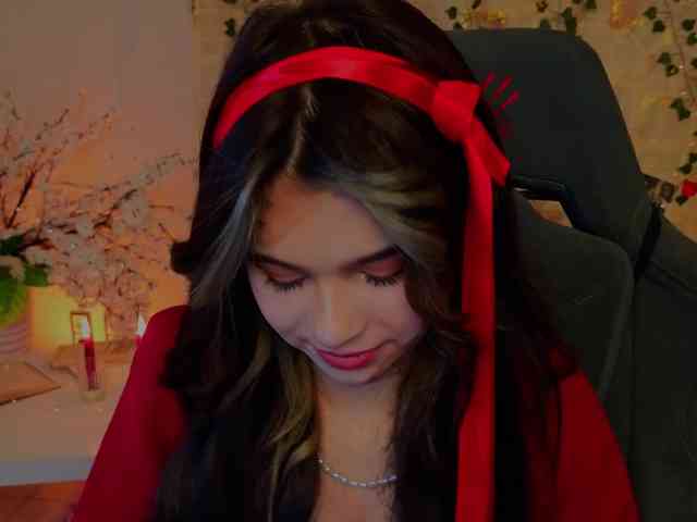 CoralineJones webcam