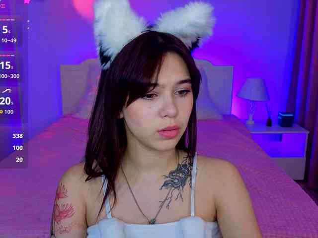 CoralineJones webcam