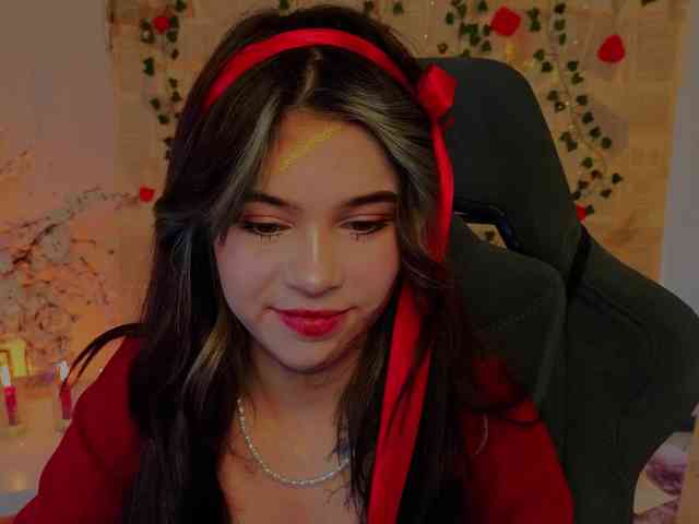 CoralineJones webcam