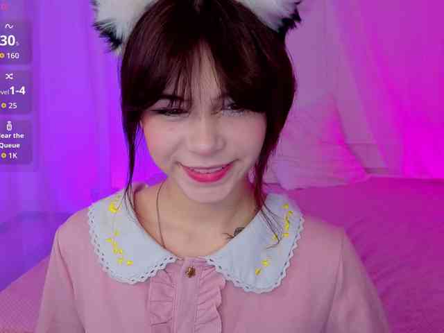 CoralineJones webcam