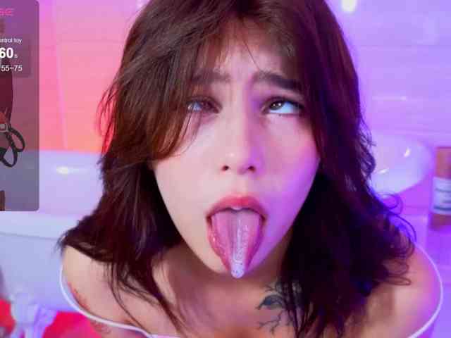 CoralineJones webcam