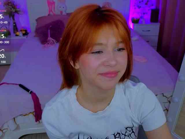 CoralineJones webcam