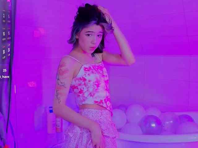 CoralineJones webcam