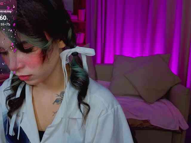 CoralineJones webcam