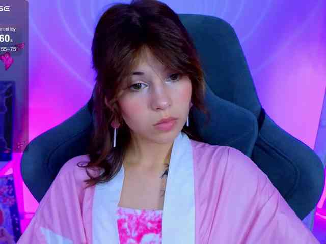CoralineJones webcam