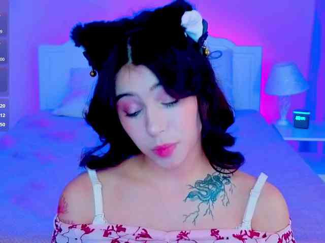 CoralineJones webcam