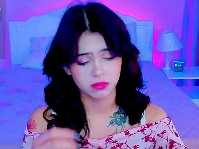 CoralineJones webcam