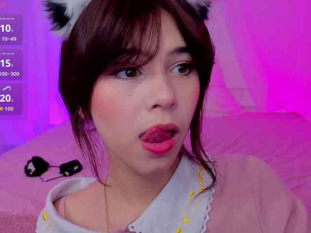 CoralineJones webcam