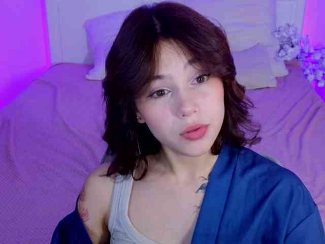 CoralineJones webcam