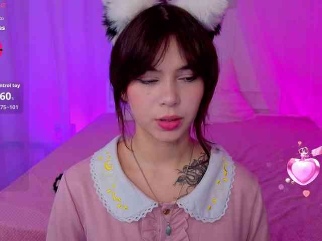 CoralineJones webcam