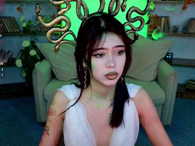 CoralineJones webcam