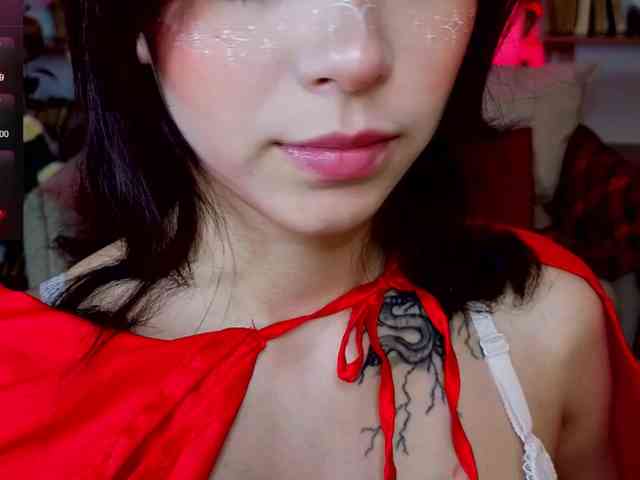 CoralineJones webcam