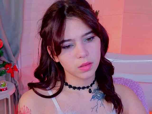 CoralineJones webcam