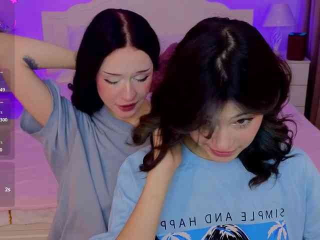 CoralineJones webcam