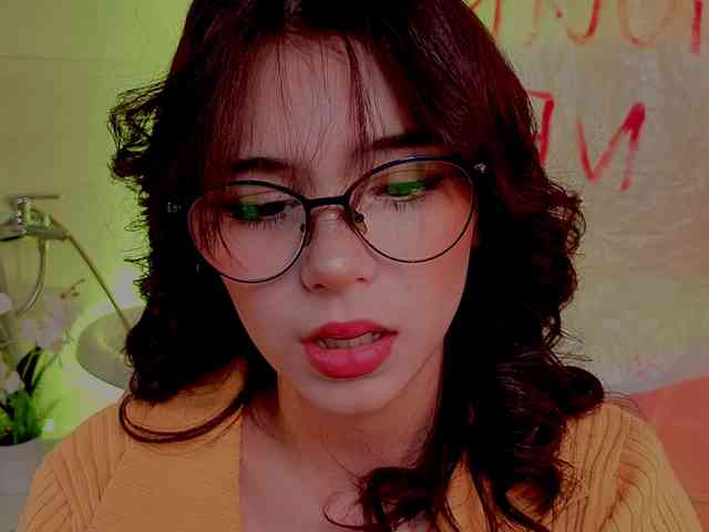 CoralineJones webcam