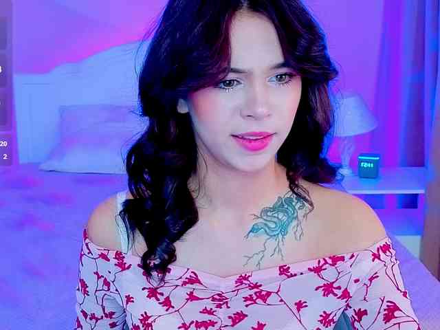 CoralineJones webcam