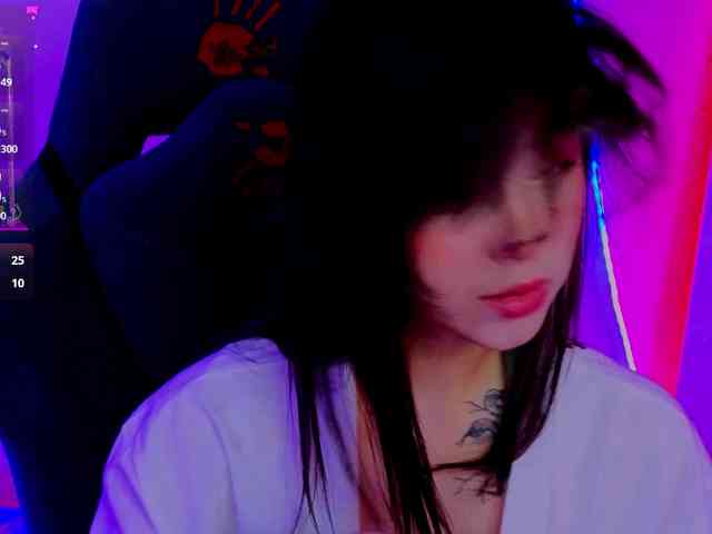 CoralineJones webcam