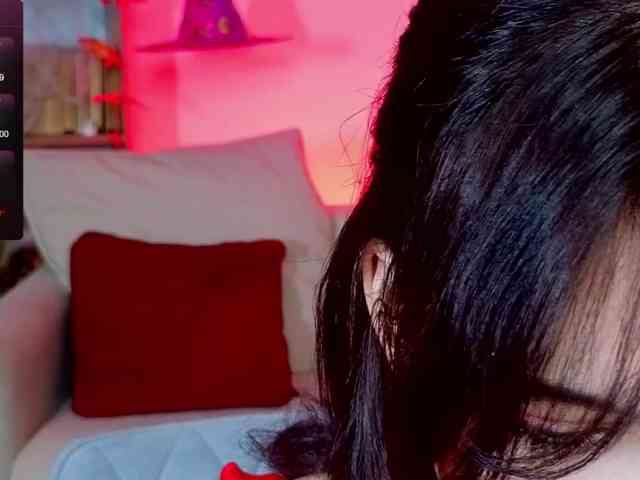 CoralineJones webcam