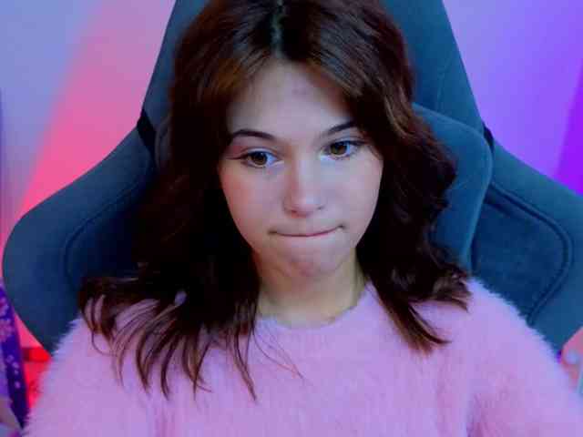 CoralineJones webcam