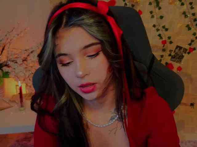 CoralineJones webcam